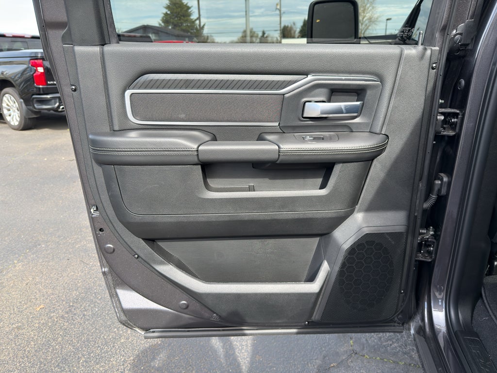 2025 RAM 3500 Big Horn Crew Cab 4x4 8' Box