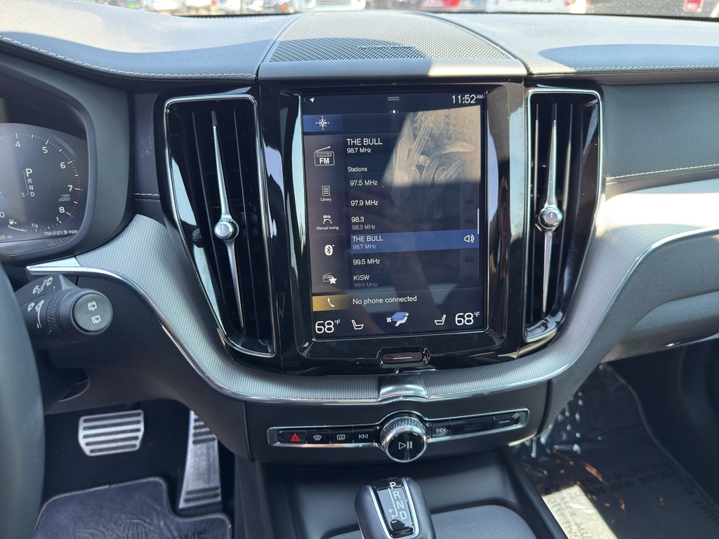 2020 Volvo XC60 R-Design - Photo 11