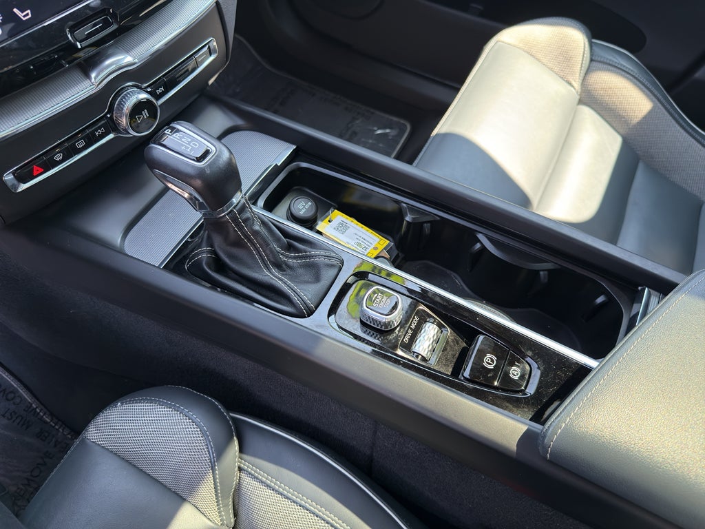 2020 Volvo XC60 R-Design - Photo 13
