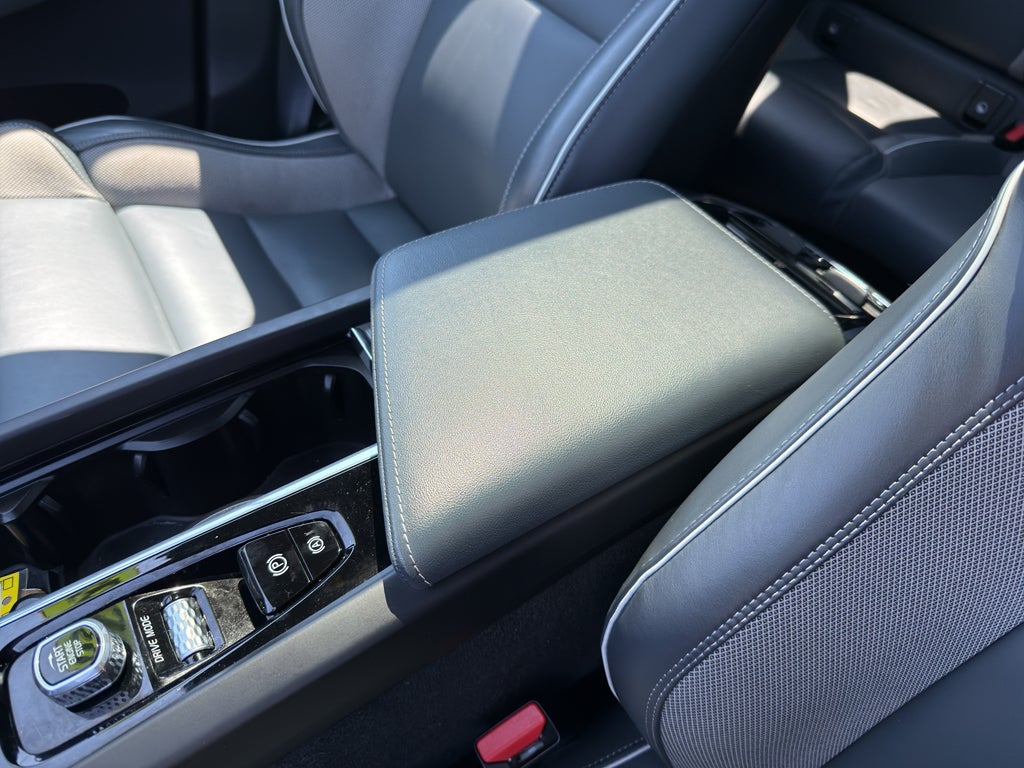 2020 Volvo XC60 R-Design - Photo 14