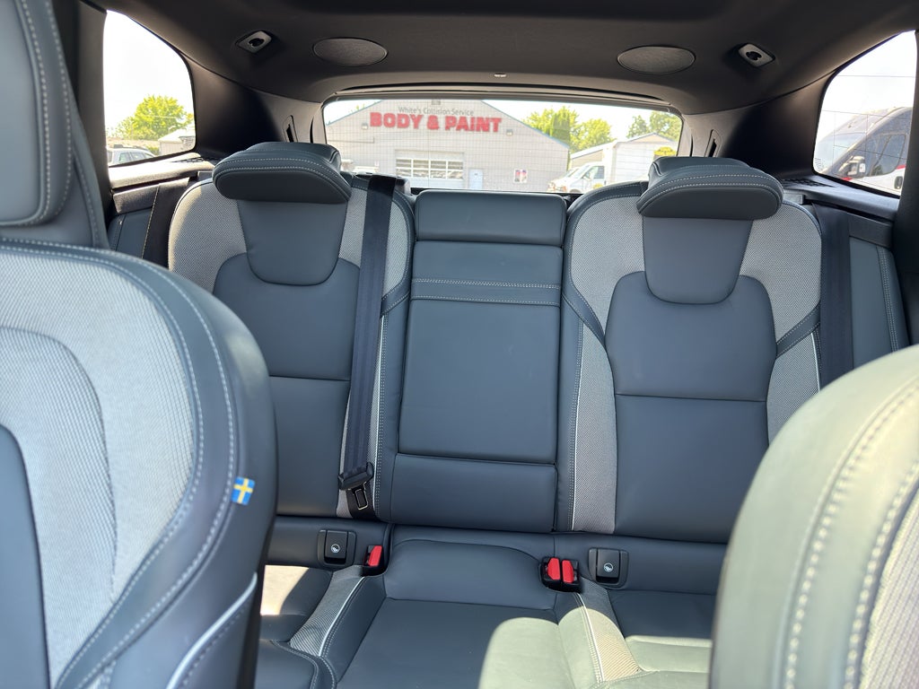 2020 Volvo XC60 R-Design - Photo 16