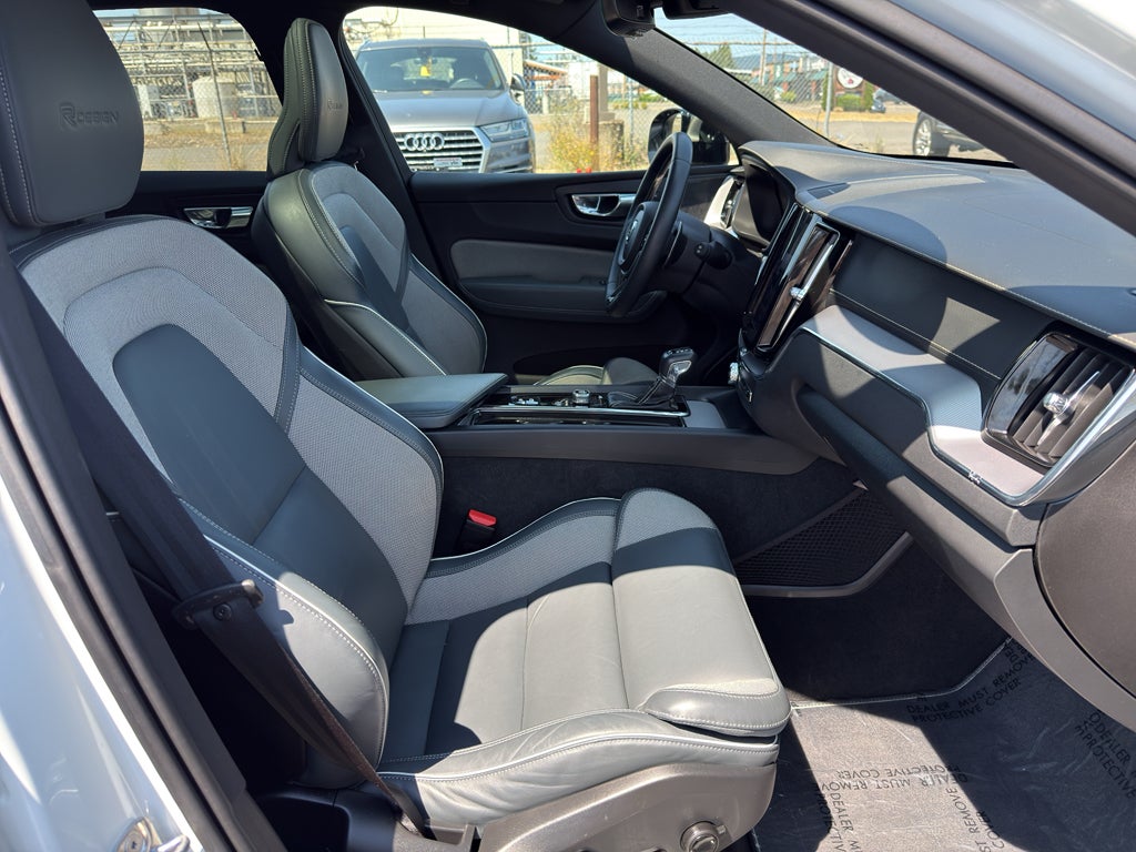 2020 Volvo XC60 R-Design - Photo 20
