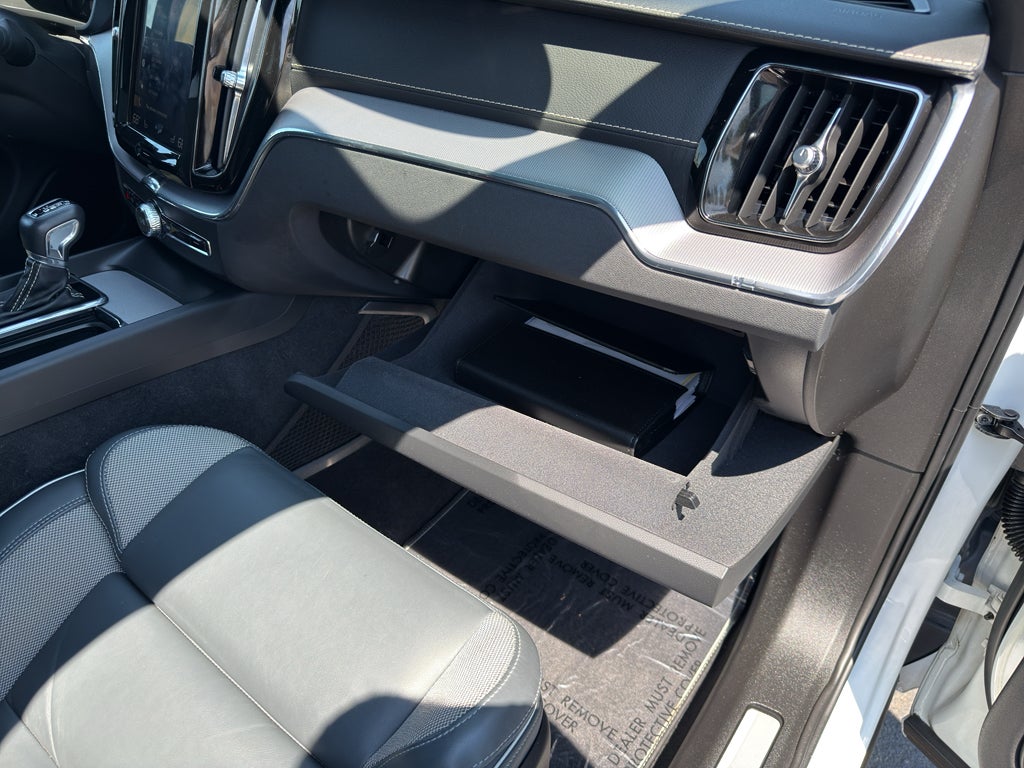 2020 Volvo XC60 R-Design - Photo 21