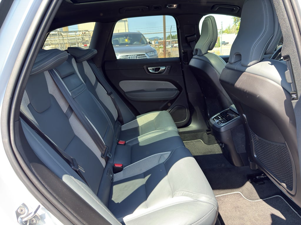 2020 Volvo XC60 R-Design - Photo 23