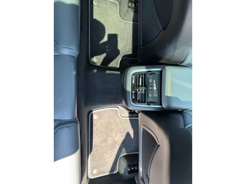 2020 Volvo XC60 R-Design - Photo 24