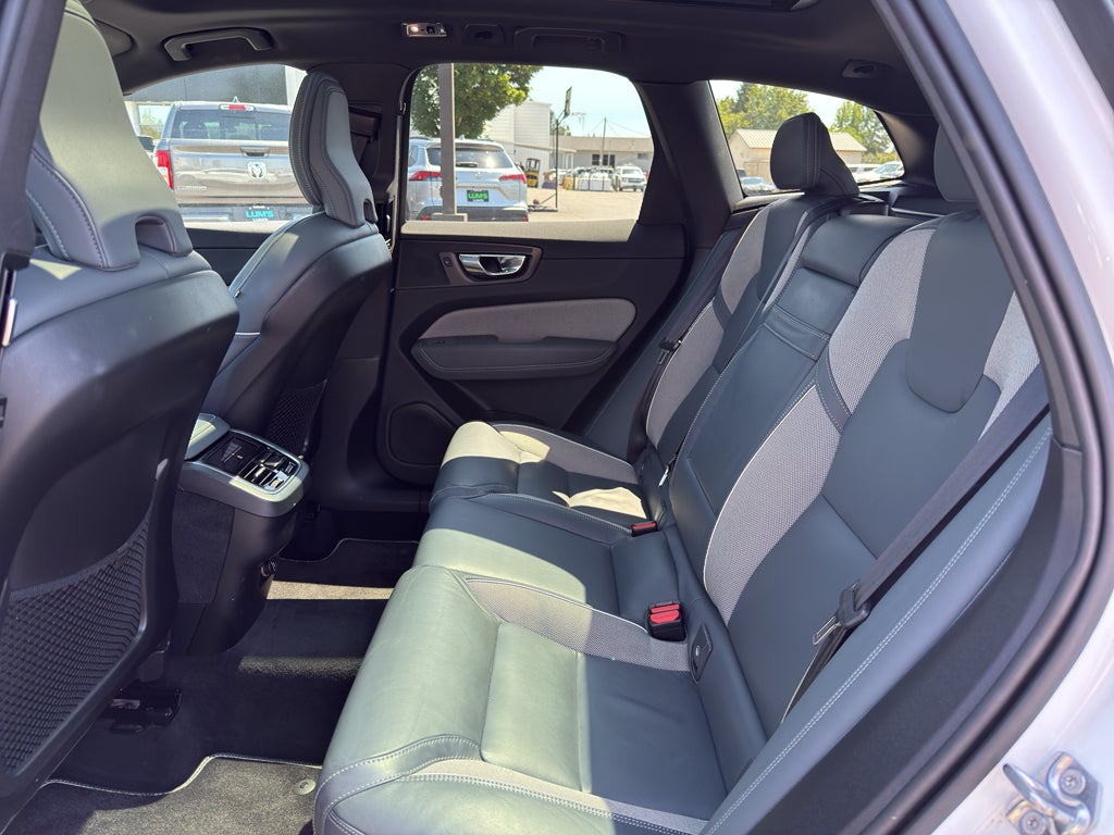 2020 Volvo XC60 R-Design - Photo 28